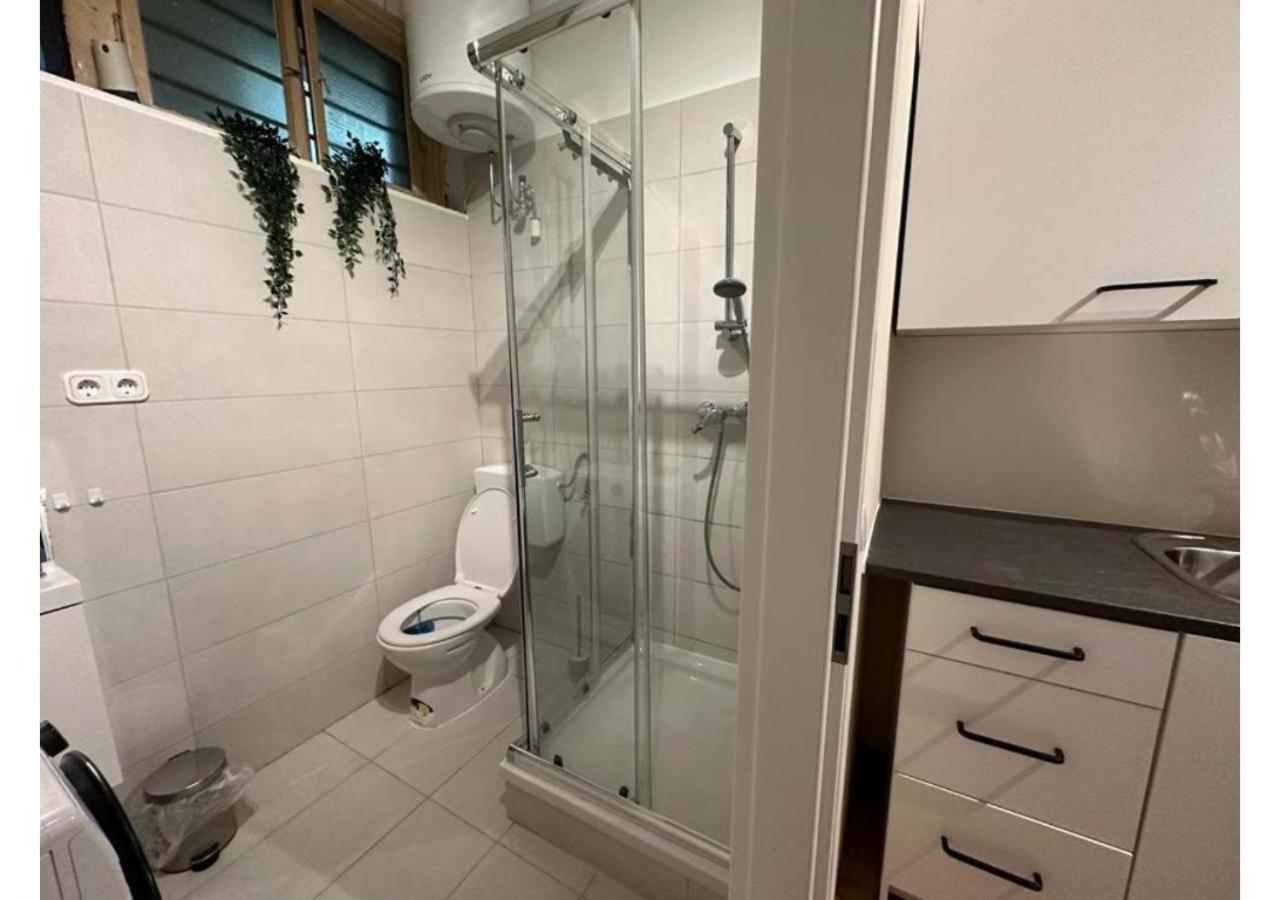 Spacious Apartment, 3 Min To U6 Metro Apartamento