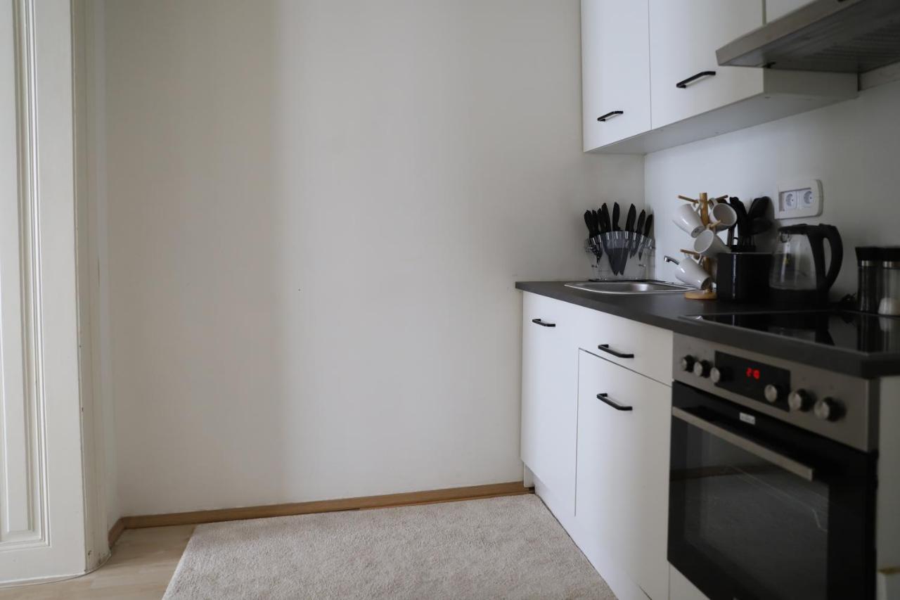 Spacious Apartment, 3 Min To U6 Metro *