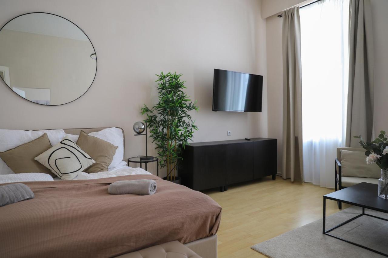 Spacious Apartment, 3 Min To U6 Metro