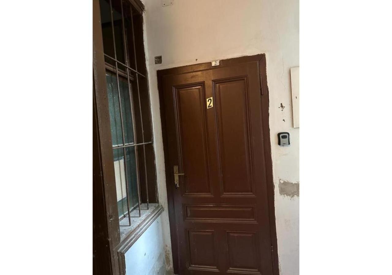 Apartamento Spacious Apartment, 3 Min To U6 Metro