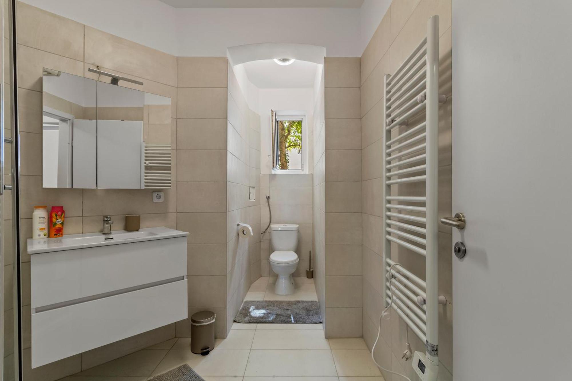 Spacious Apartment, 3 Min To U6 Metro * Viena