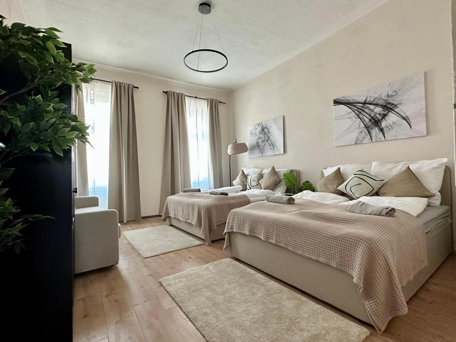 Spacious Apartment, 3 Min To U6 Metro Vienne