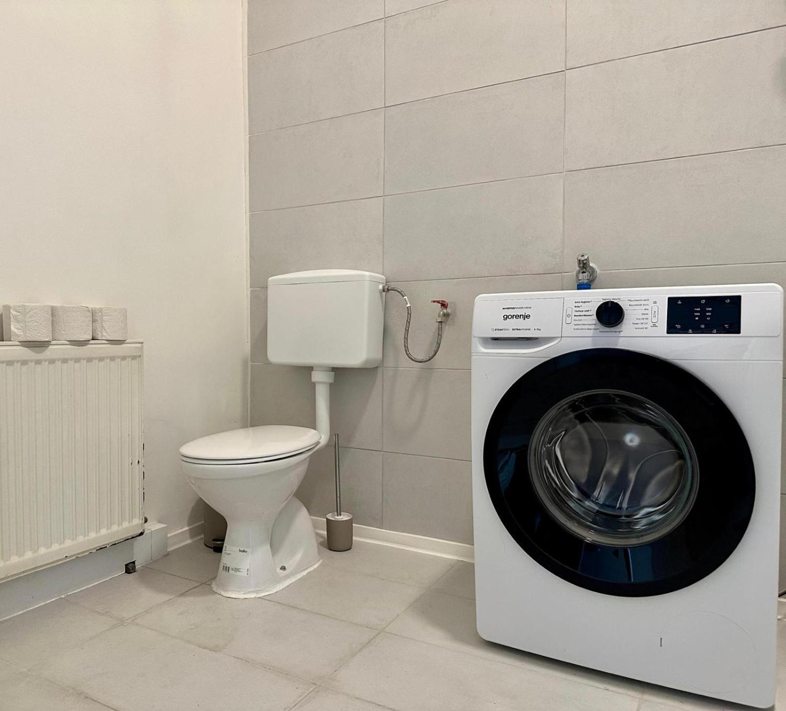 Spacious Apartment, 3 Min To U6 Metro Apartamento