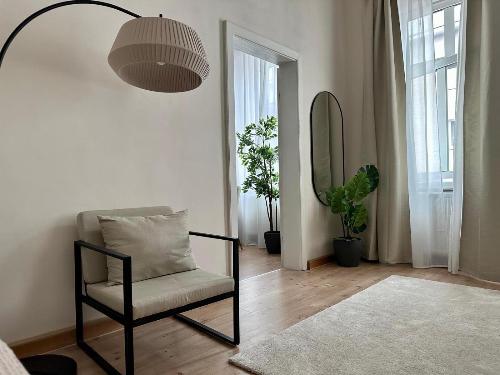 Appartement Spacious Apartment, 3 Min To U6 Metro