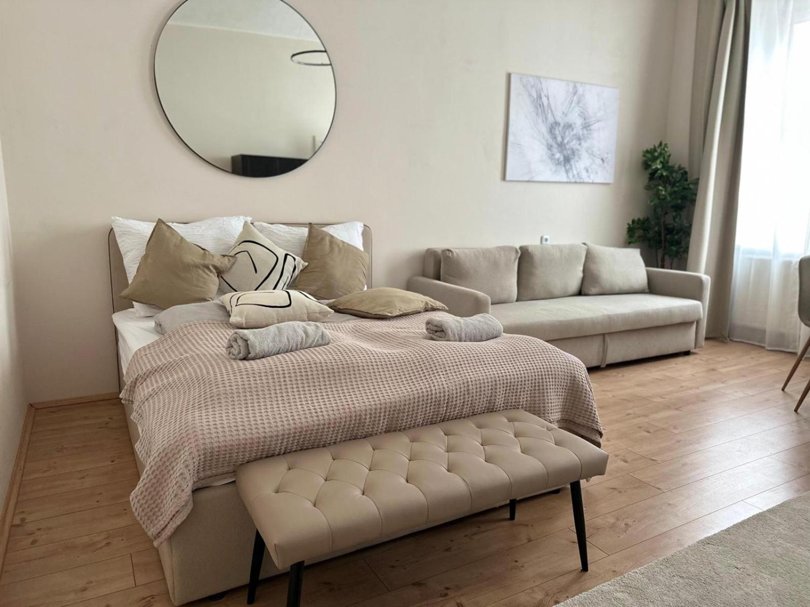 Spacious Apartment, 3 Min To U6 Metro Vienne