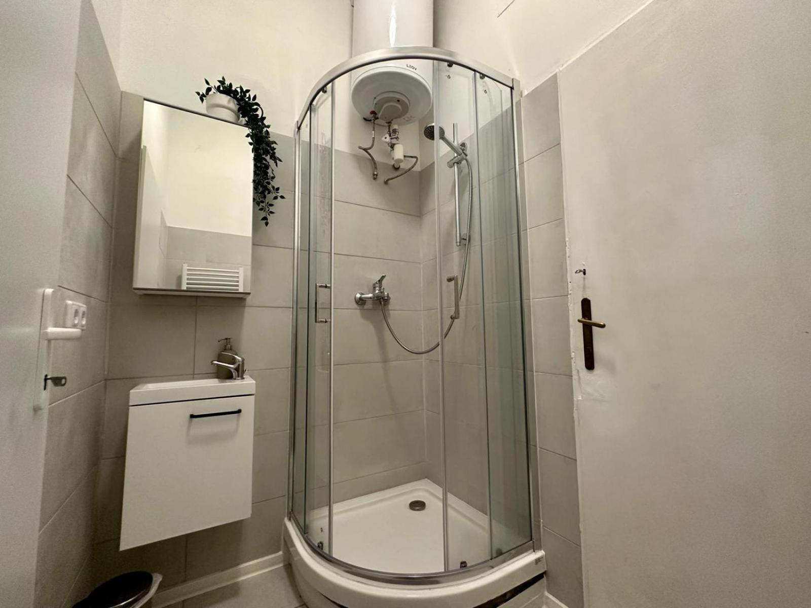 Appartement Spacious Apartment, 3 Min To U6 Metro