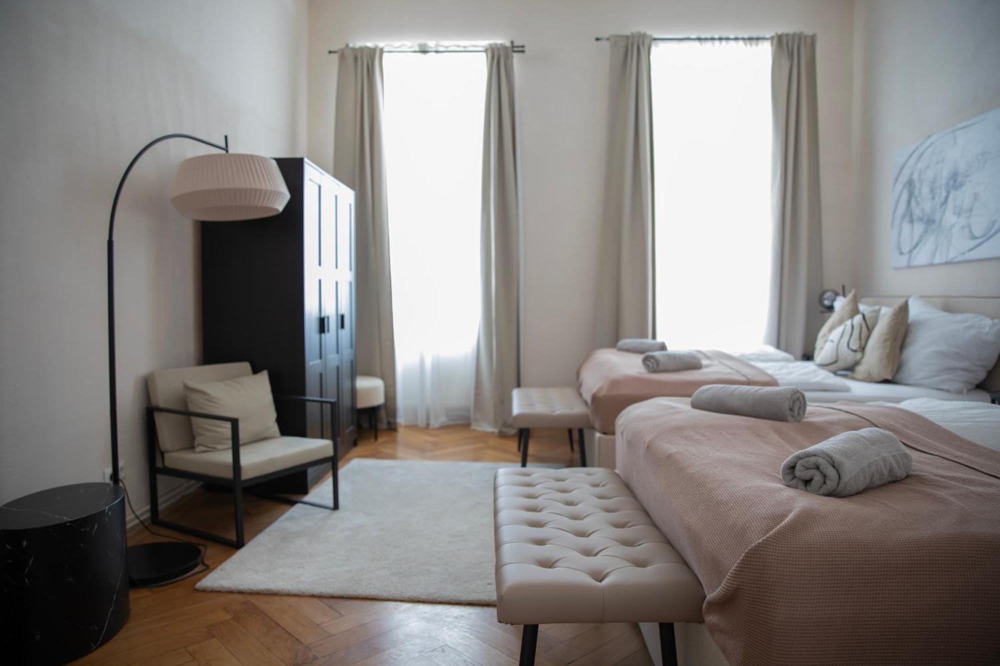Spacious Apartment, 3 Min To U6 Metro Apartamento