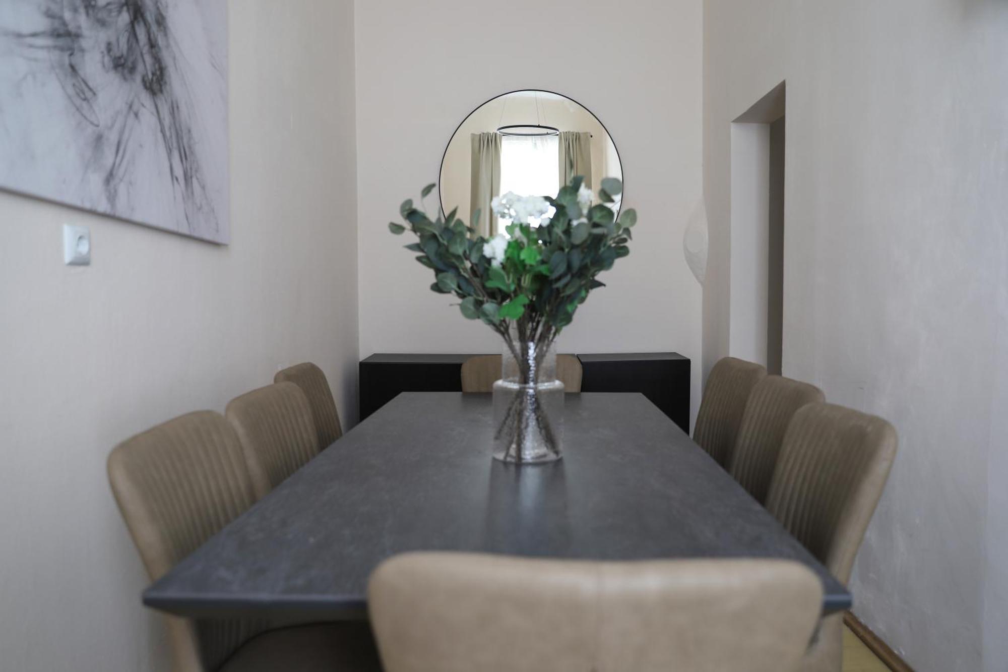 Appartement Spacious Apartment, 3 Min To U6 Metro Vienne